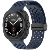 eses Silikonový dírkovaný řemínek s magnetickou přezkou pro Samsung Galaxy Watch Ultra 47 mm - Modrý